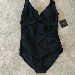 NWT! Nip Tuck Miraclesuit Black Swimsuit - Sleek Tummy-Control Swimwear